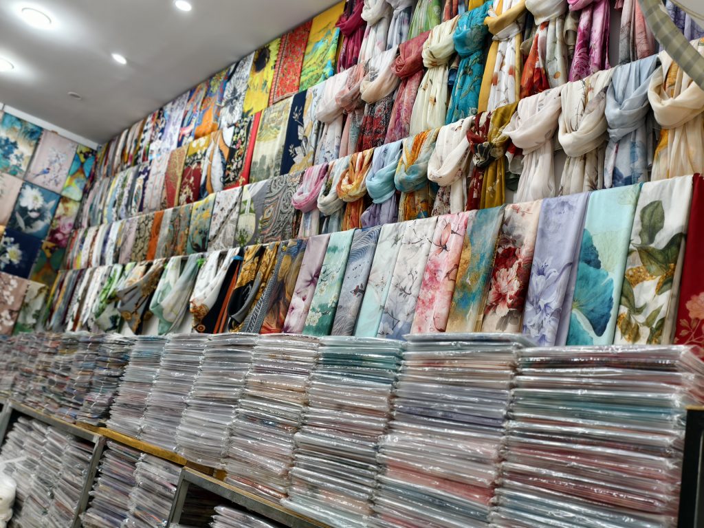 Italy Silk Products Trade Statistics - January 2025 5 方大档口图及附近档口图 1