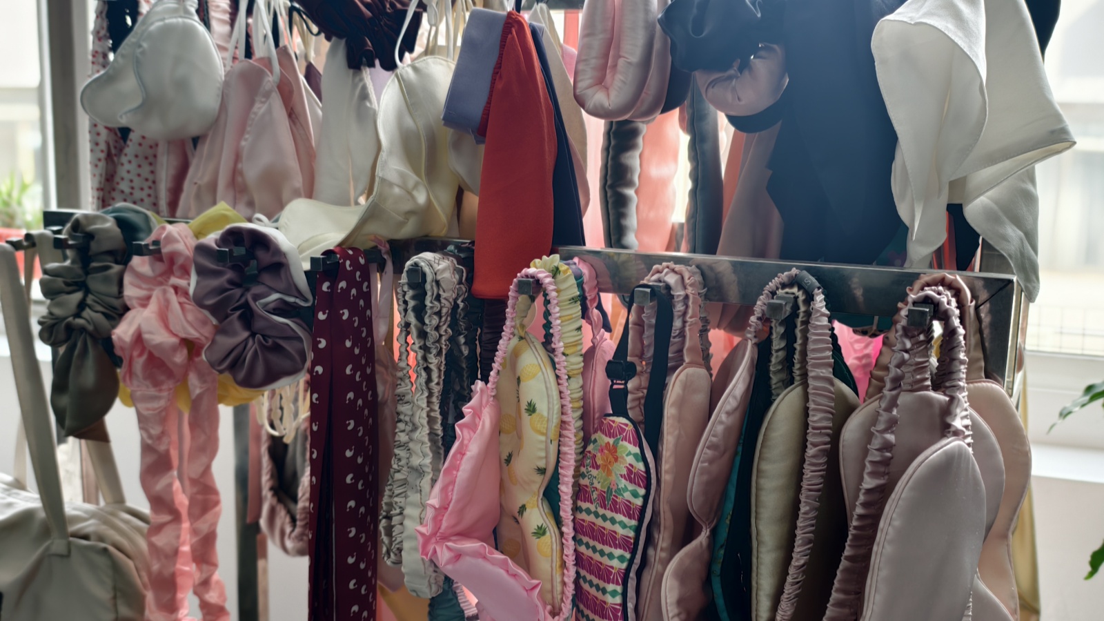 Italy’s Silk Global Trade Statistics – January to February 2025